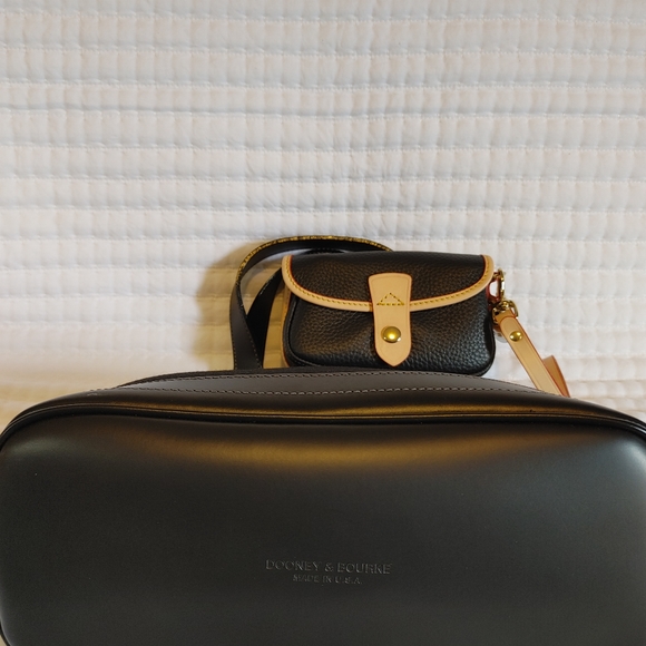 Dooney and Bourke - Picture 4 of 11